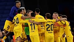 احتفال لاعبي برشلونة بحسم لقب الدوري