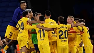 احتفال لاعبي برشلونة بحسم لقب الدوري