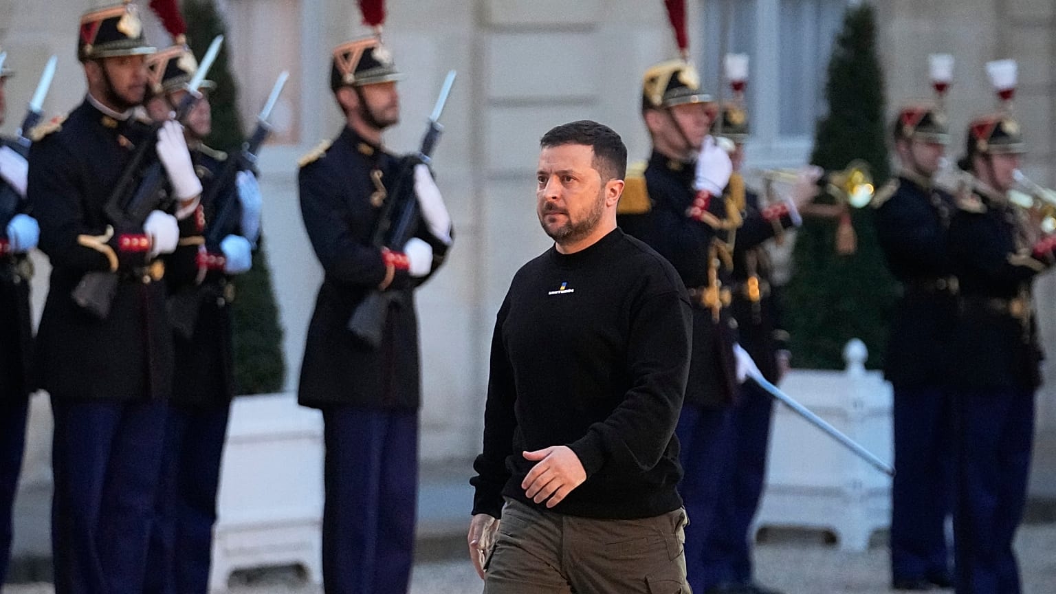 Il presidente ucraino Volodymyr Zelensky riceve da Londra "centinaia di droni d'attacco a lungo raggio"