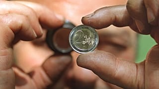 "A economia europeia continua a mostrar resiliência num contexto global difícil", disse Paolo Gentiloni, comissário europeu para a Economia