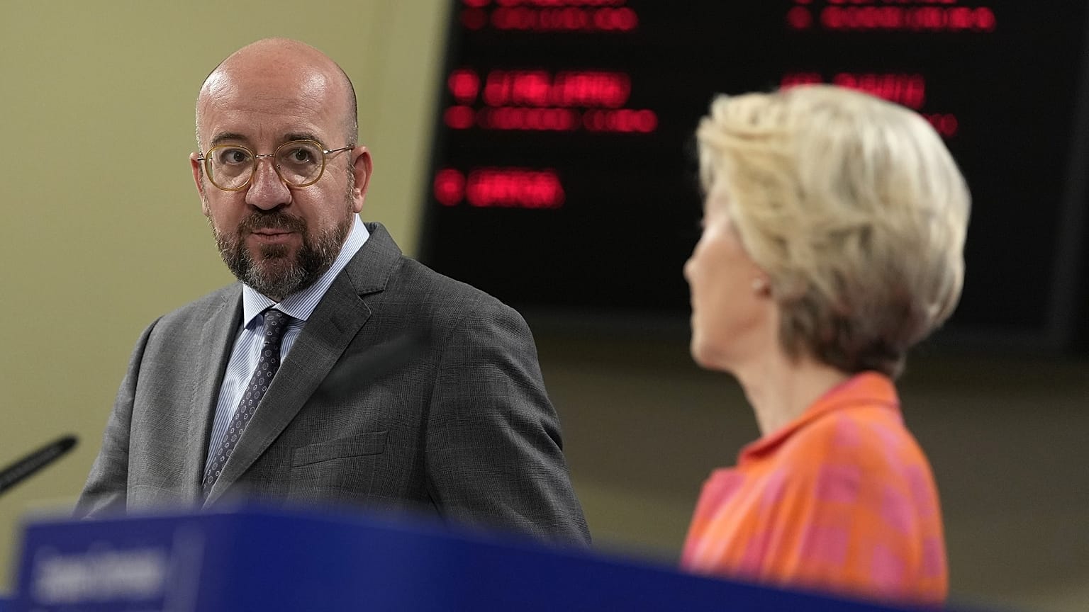 Ursula von der Leyen és Charles Michel a brüsszeli sajtótájékoztatón