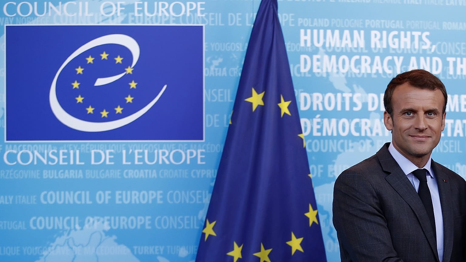 Presidente da França, Emmanuel Macron, numa das reuniões do Conselho da Europa, do qual a França é um dos 46 países