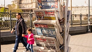 Los periódicos turcos informan de los resultados de la primera ronda, el 15 de mayo de 2023