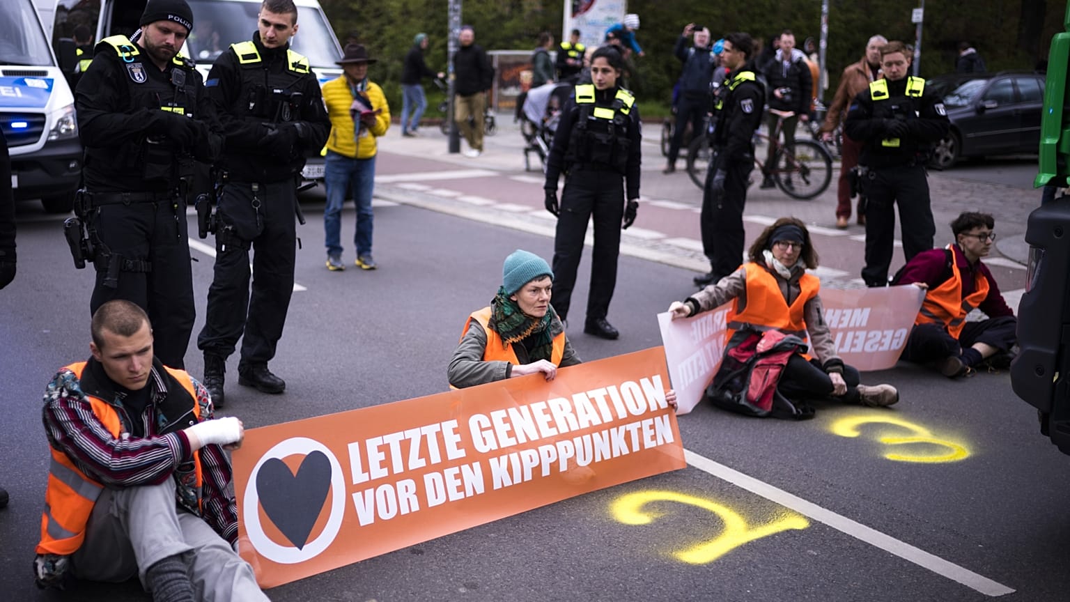 Az Utolsó generáció április végi berlini blokádja
