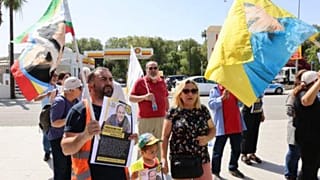 ΑΝΤΙΔΡΑΣΕΙΣ ΕΞΩ ΑΠΟ ΤΑ ΔΙΚΑΣΤΗΡΙΑ