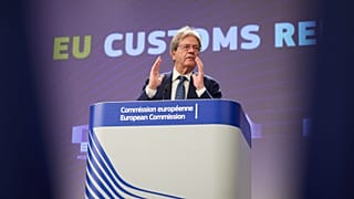 Paolo Gentiloni, comissário europeu para a Economia quer travar a reexportação para a Rússia de produtos comprados à UE por parceiros desse país