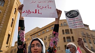 احتجاج في لبنان على قانون يحدّ من مقدار سحب المودعين في البنوك من مدخراتهم