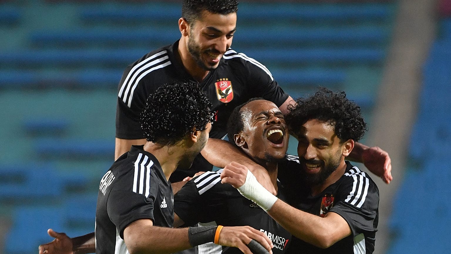 لاعبو الأهلي المصري في مباراة الذهاب ضد الترجي التونسي