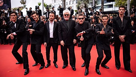 Vierter von links ist der Regisseur Pedro Almodovar