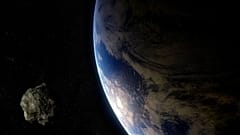 سیارکی در کنار زمین، عکس تزیینی است.