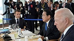 Líderes participan en un almuerzo de trabajo en la Cumbre del G7 en Hiroshima, Japón.