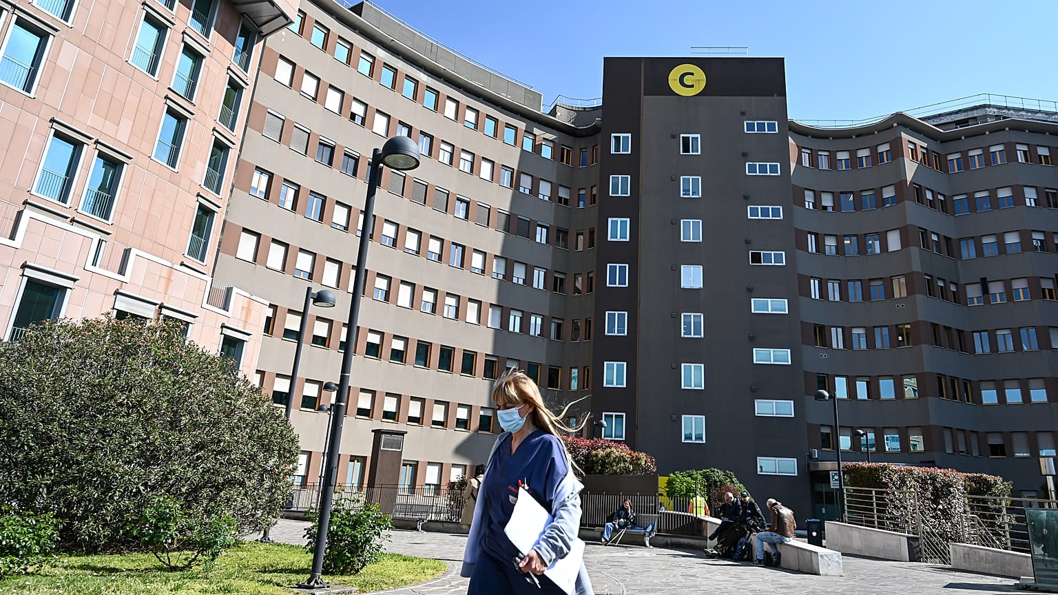 Silvio Berlusconi 45 günlük tedavi sonrası taburcu oldu