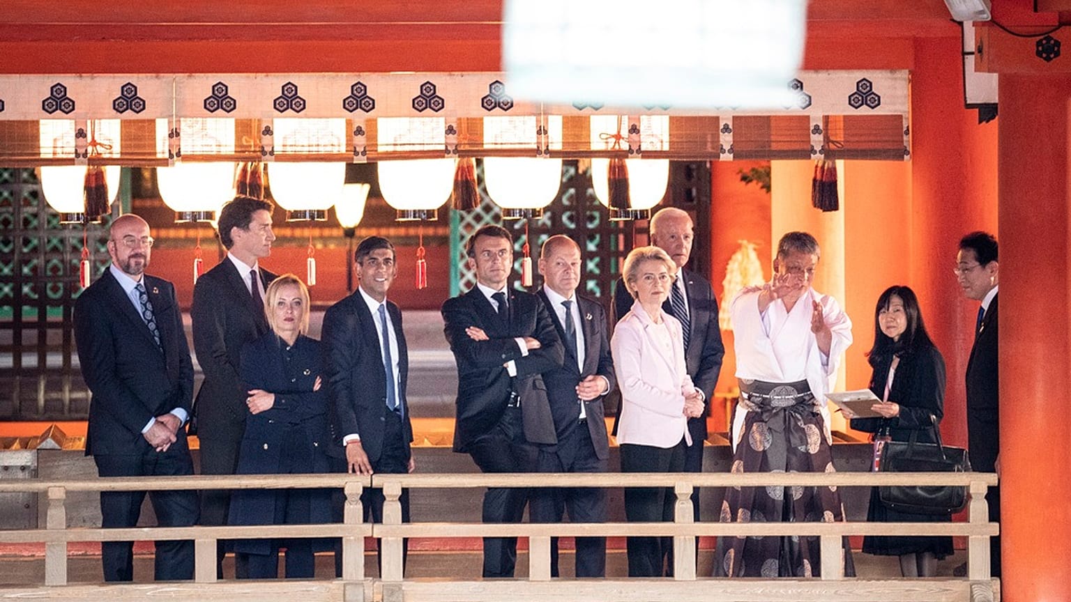 From left, Charles Michel, Justin Trudeau, Giorgia Meloni, Rishi Sunak, Emmanuel Macron, Olaf Scholz, Ursula von der Leyen and Joe Biden  with Fumio Kishida.