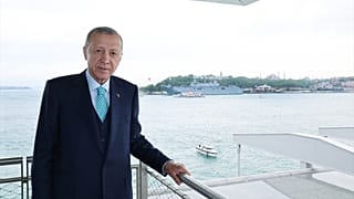 Cumhurbaşkanı Recep Tayyip Erdoğan, 4 Mayıs'tan itibaren yeni binasında ziyaretçilerini ağırlamaya başlayan İstanbul Modern Sanat Müzesi'ne ziyarette bulundu