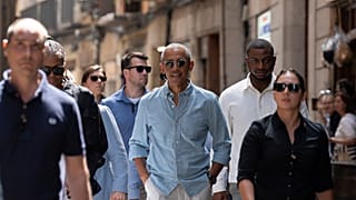 Eski ABD Başkanı Barack Obama (ortada) 