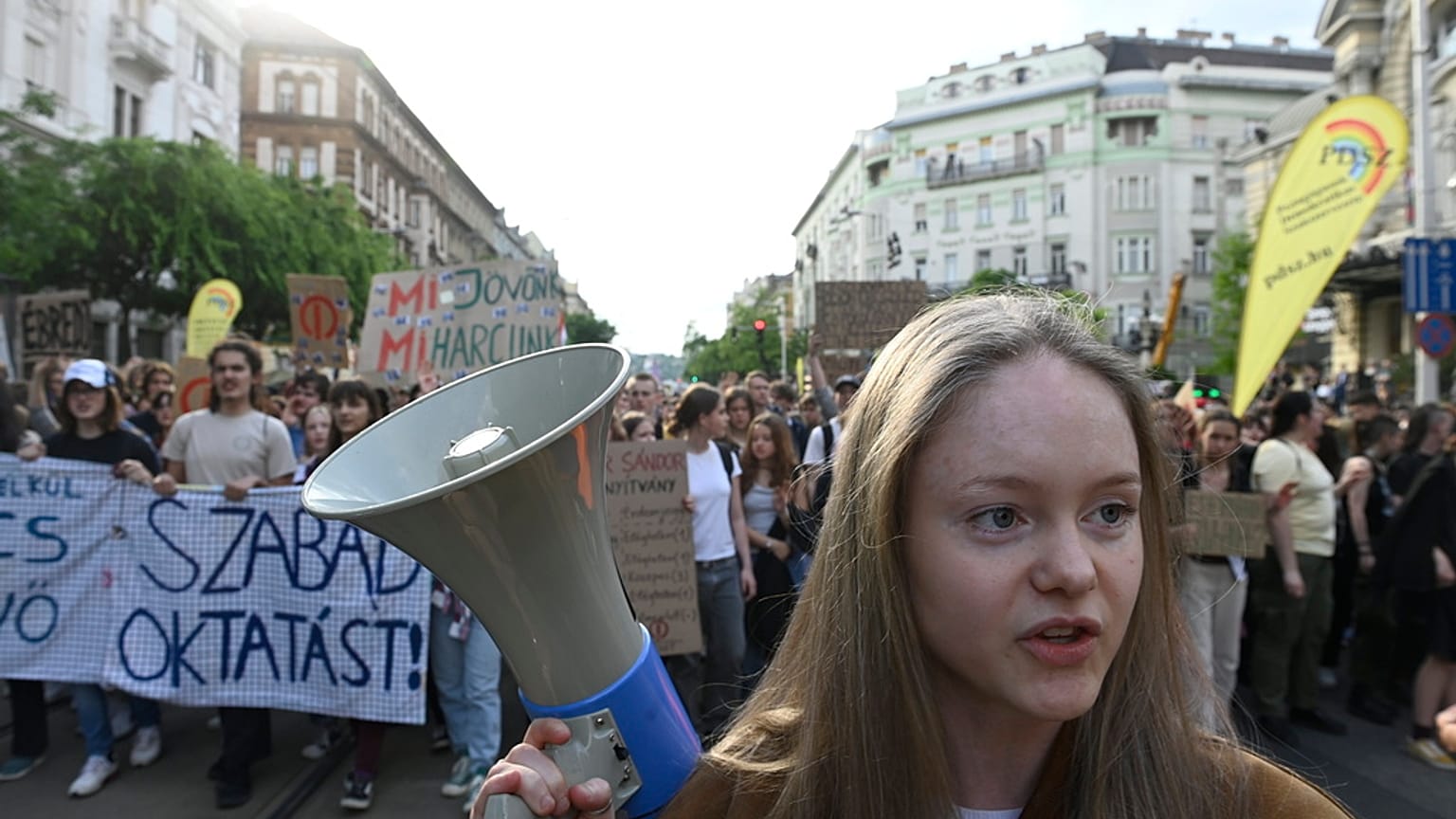 ARQUIVO - Os protestos de professores e estudantes na Hungria arrastam-se há meses