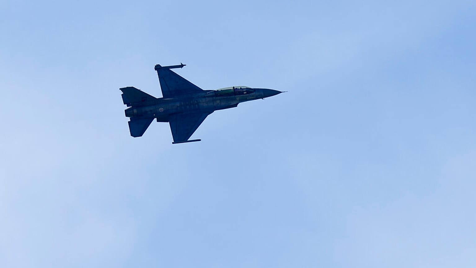 Ein portugiesischer F-16-Kampfjet (Archivbild)