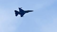 Ein portugiesischer F-16-Kampfjet (Archivbild)