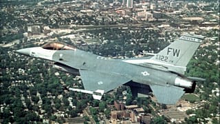 Egy F16 repül Fort Wayne felett (USA, Indiana)
