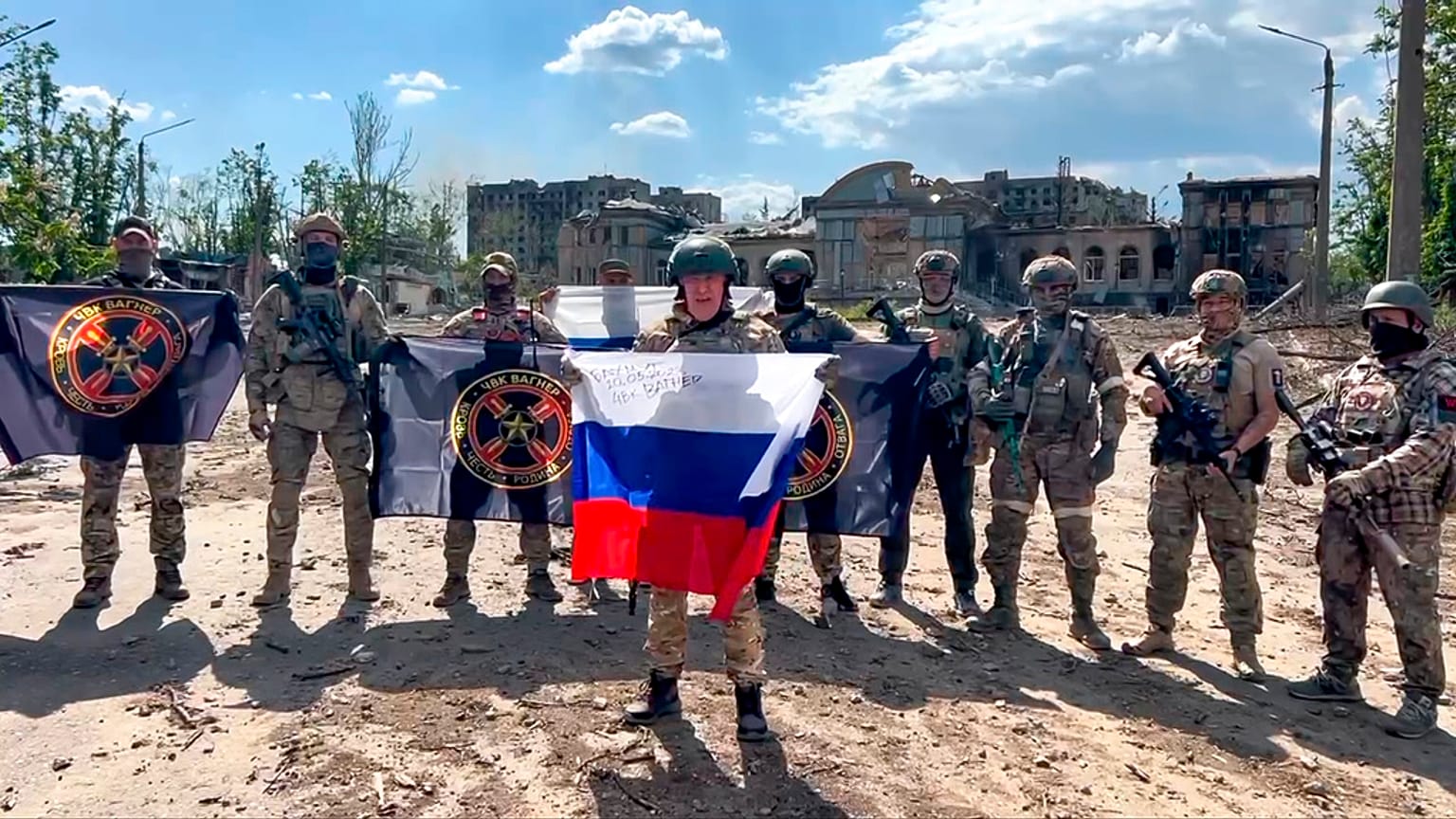 El grupo Wagner reivindica la toma de la ciudad en ruinas de Bajmut