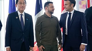 إيمانويل ماكرون وفولوديمير زيلنسكي في قمة مجموعة السبع في هيروشيما