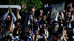 Eleitores votam numa assembleia de voto em Atenas, Grécia, domingo, 21 de Maio de 2023