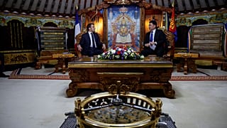 الرئيس المنغولي أوخنانغين خورلسوخ يستقبل نظيره الفرنسي إيمانويل ماكرون 