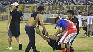 El Salvador'da stadyumda yaşanan izdihamda en az 12 kişi hayatını kaybetti