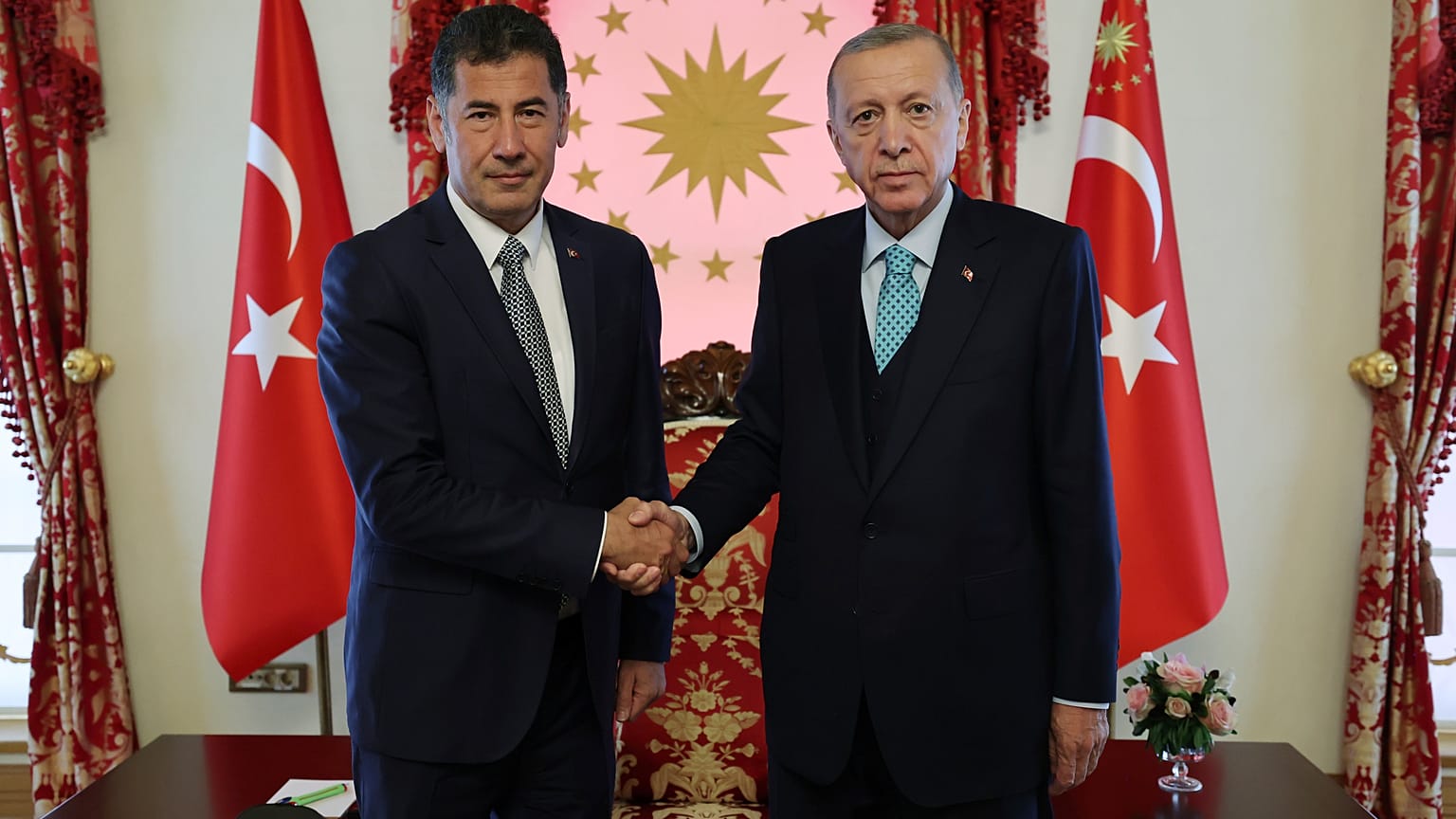 الرئيس التركي رجب طيب إردوغان والمرشح الرئاسي سنان أوغان
