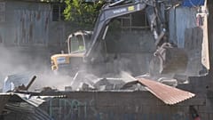 Μπουλντόζα σε παραγκούπολη της Μαγιότ