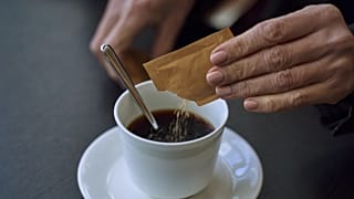 Les édulcorants tels que la stévia et l'aspartame n'aident pas à perdre du poids et pourraient avoir des conséquences néfastes sur la santé, met en garde l'OMS.