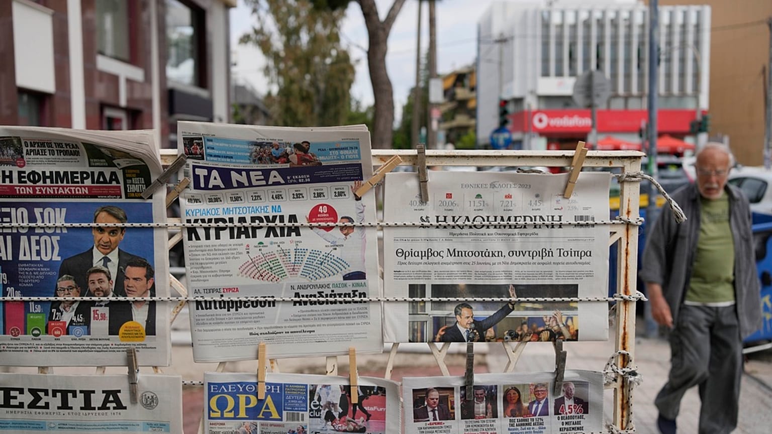 Le prime pagine dei giornali greci all'indomani delle elezioni