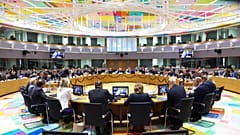 Um sistema de maioria qualificada permitiria acabar com a chantagem a que a Hungria submete constantemente os outros Estados-membros