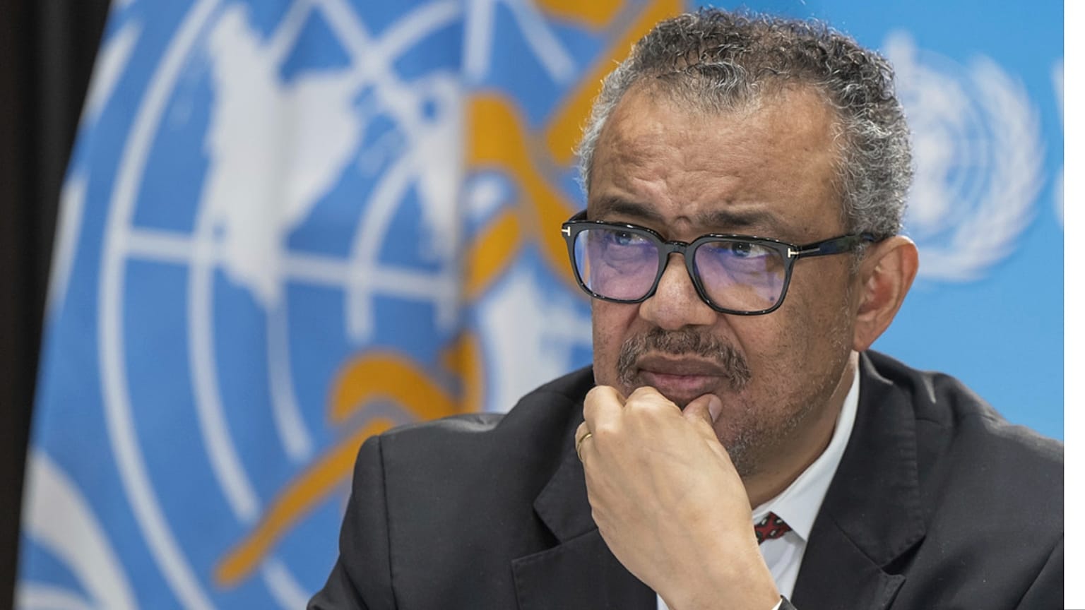 تيدروس أدهانوم غيبريسوس خلال مؤتمر صحفي حول منظمة الصحة العالمية، جنيف، سويسرا، 6 أبريل 202