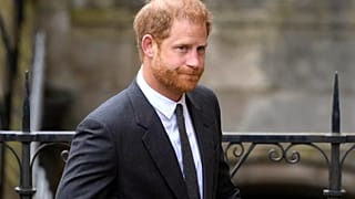Harry herceg március 30-án a londoni bíróság épületénél