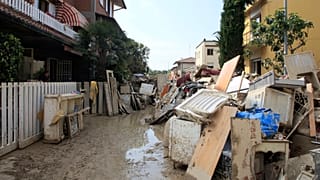 Csak elázott romok maradtak az árvíz után