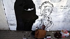 Yemenli sanatçı halkın sıkıntılarını "duvarlara anlatıyor"