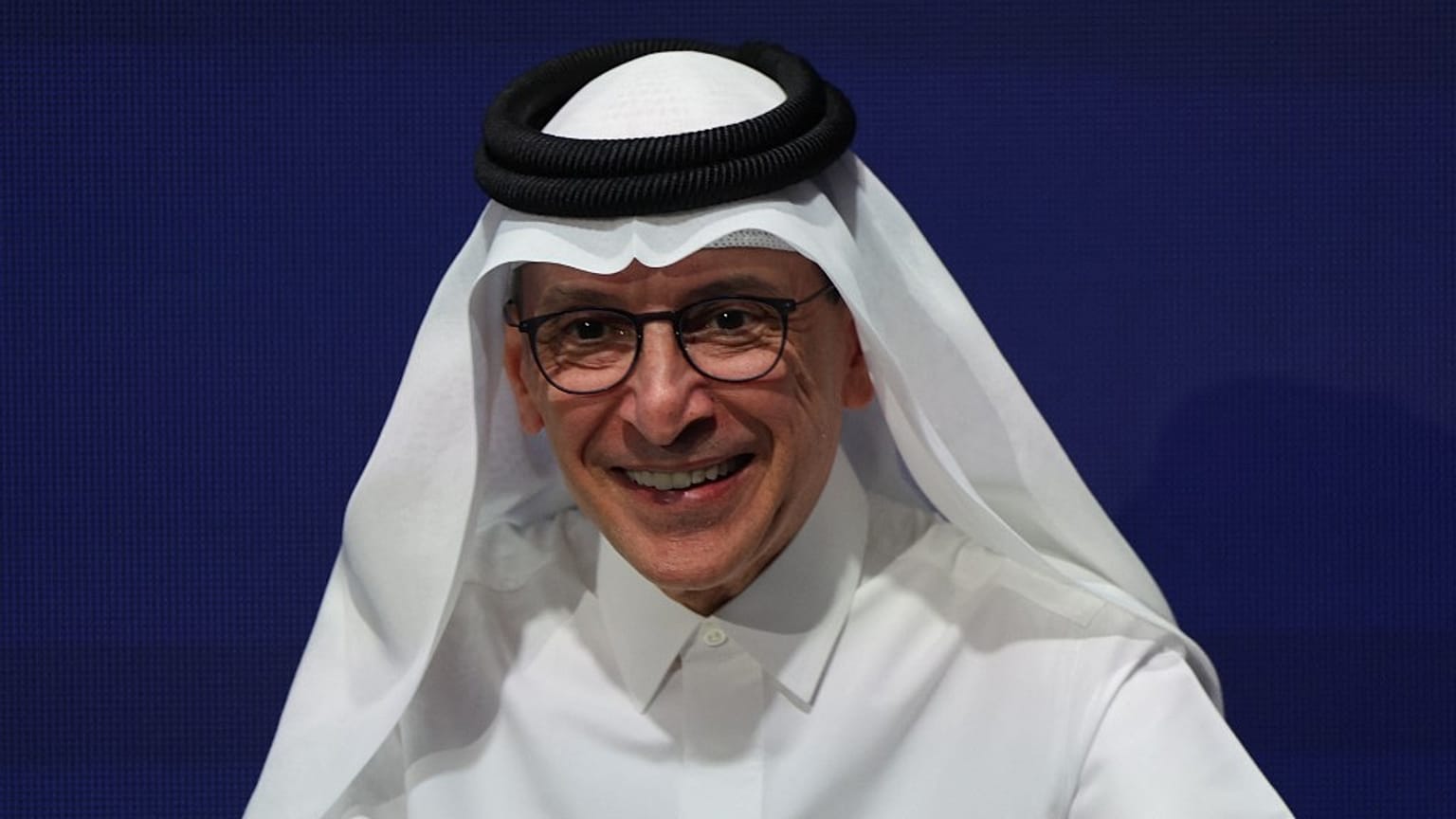 أكبر الباكر، الرئيس التنفيذي للخطوط الجوية القطرية  يحضر مؤتمراً صحفيا في الدوحة، 13 نوفمبر 2022.