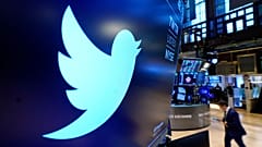 لوگوی توئیتر در بورس نیویورک به تاریخ ۲۹ نوامبر ۲۰۲۱