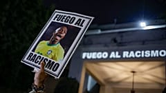 Auf dem Foto des brasilianischen Spielers steht auf portugiesisch "Kampf gegen den Rassismus".