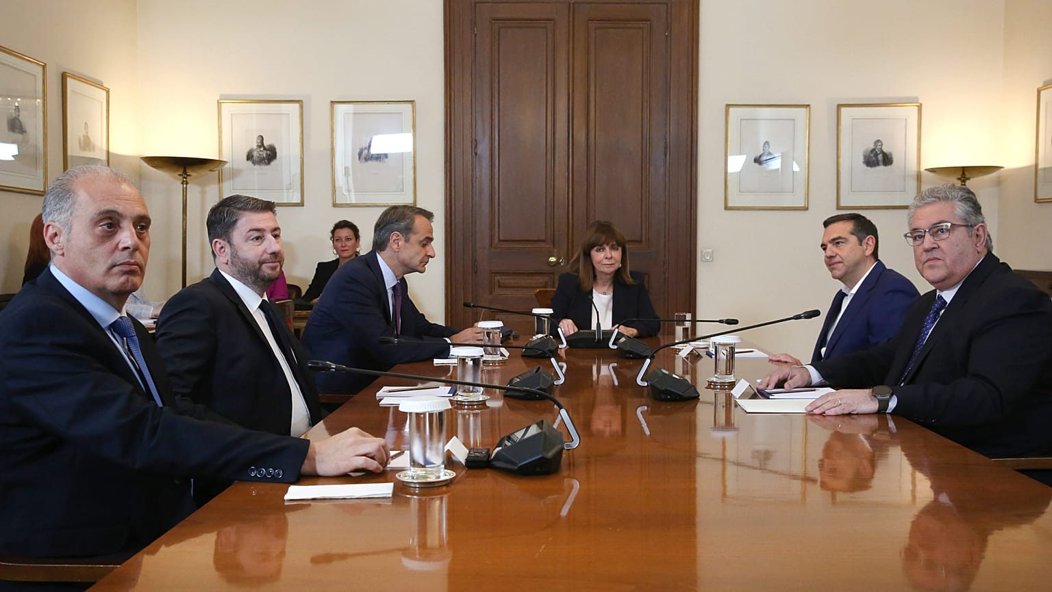 Συνάντηση πολιτικών αρχηγών