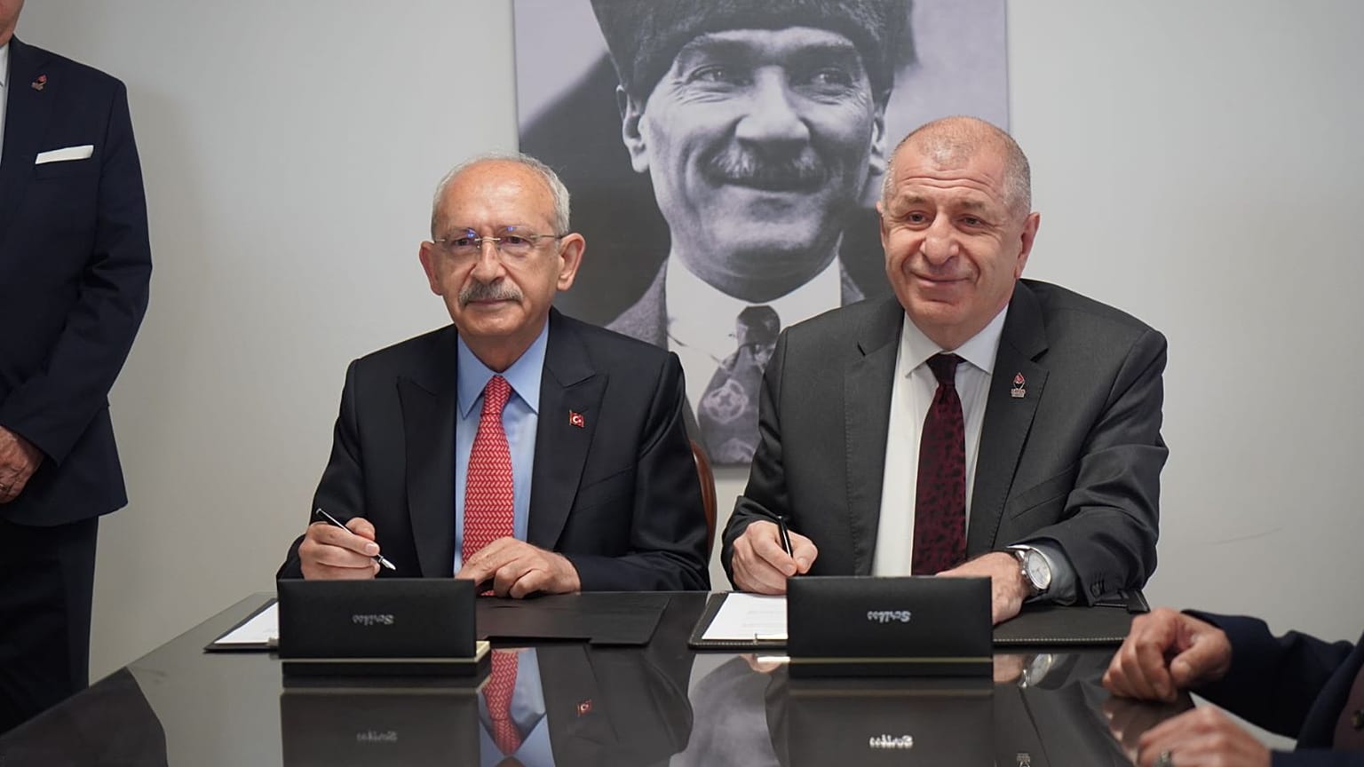 Millet İttifakı Cumhurbaşkanı Adayı Kemal Kılıçdaroğlu ve Zafer Partisi Genel Başkanı Ümit Özdağ