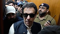 عمران خان، نخست وزیر سابق پاکستان، پس از حضور در دادگاهی در لاهور پاکستان آنجا را ترک کرد- جمعه، ۱۹ ماه می ۲۰۲۳