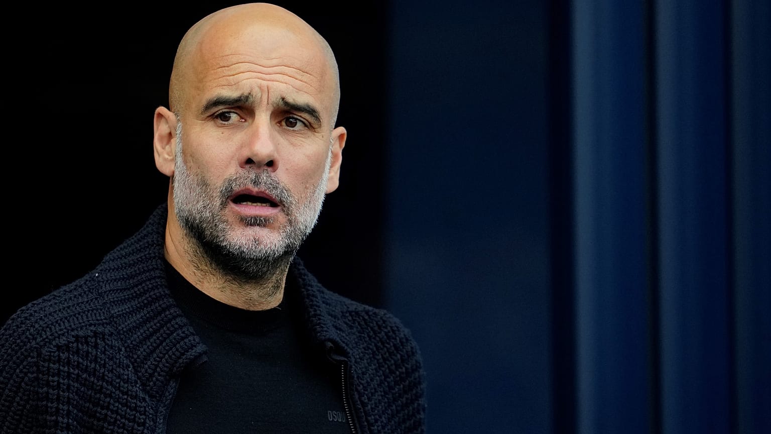 مدرب مانشستر سيتي غوارديولا قبل مباراة كرة القدم في الدوري الإنجليزي الممتاز بين مانشستر سيتي وتشيلسي، في ملعب الاتحاد في مانشستر، إنجلترا، الأحد 21 مايو 2023