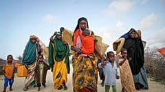 صوماليون يفرون من المناطق المنكوبة بالجفاف
