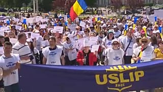 Учителя вышли на забастовку. Яссы, Румыния