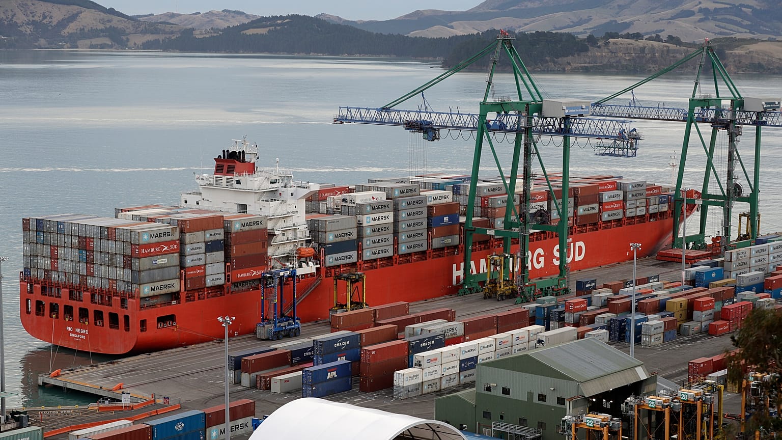 Porta contentores no porto de Hamburgo, na Alemanha