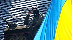 Mesterlövész az ukrán zászló mellett Aachenben 