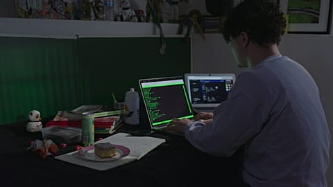Viele Menschen werden schon in jungen Jahren zu Hackern
