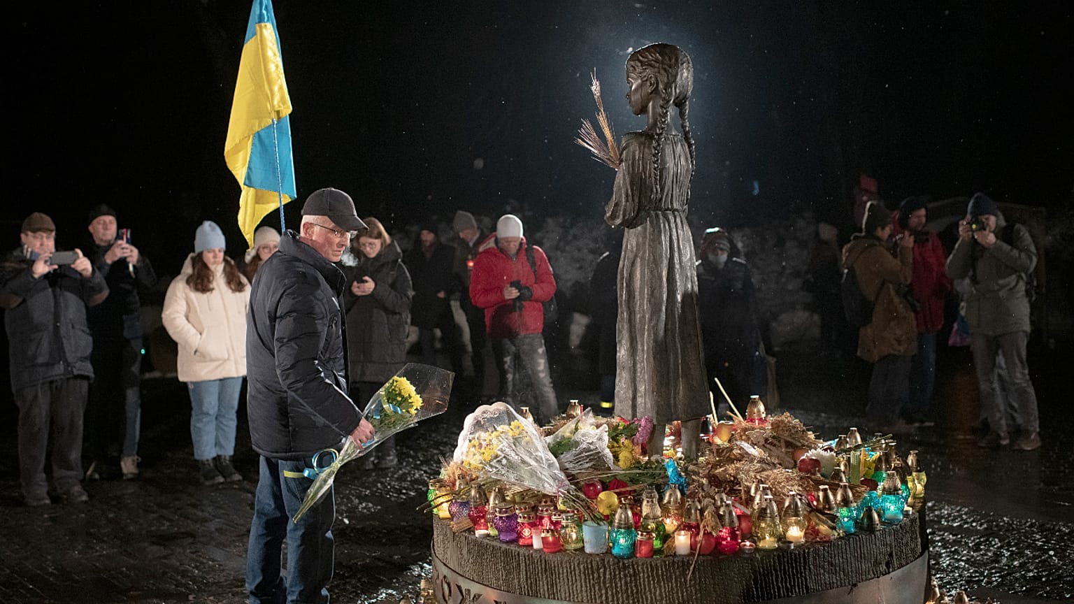 People light candles and lay flowers at the monument of the victims of the Holodomor in Kyiv, Ukraine. 26 November 2022
